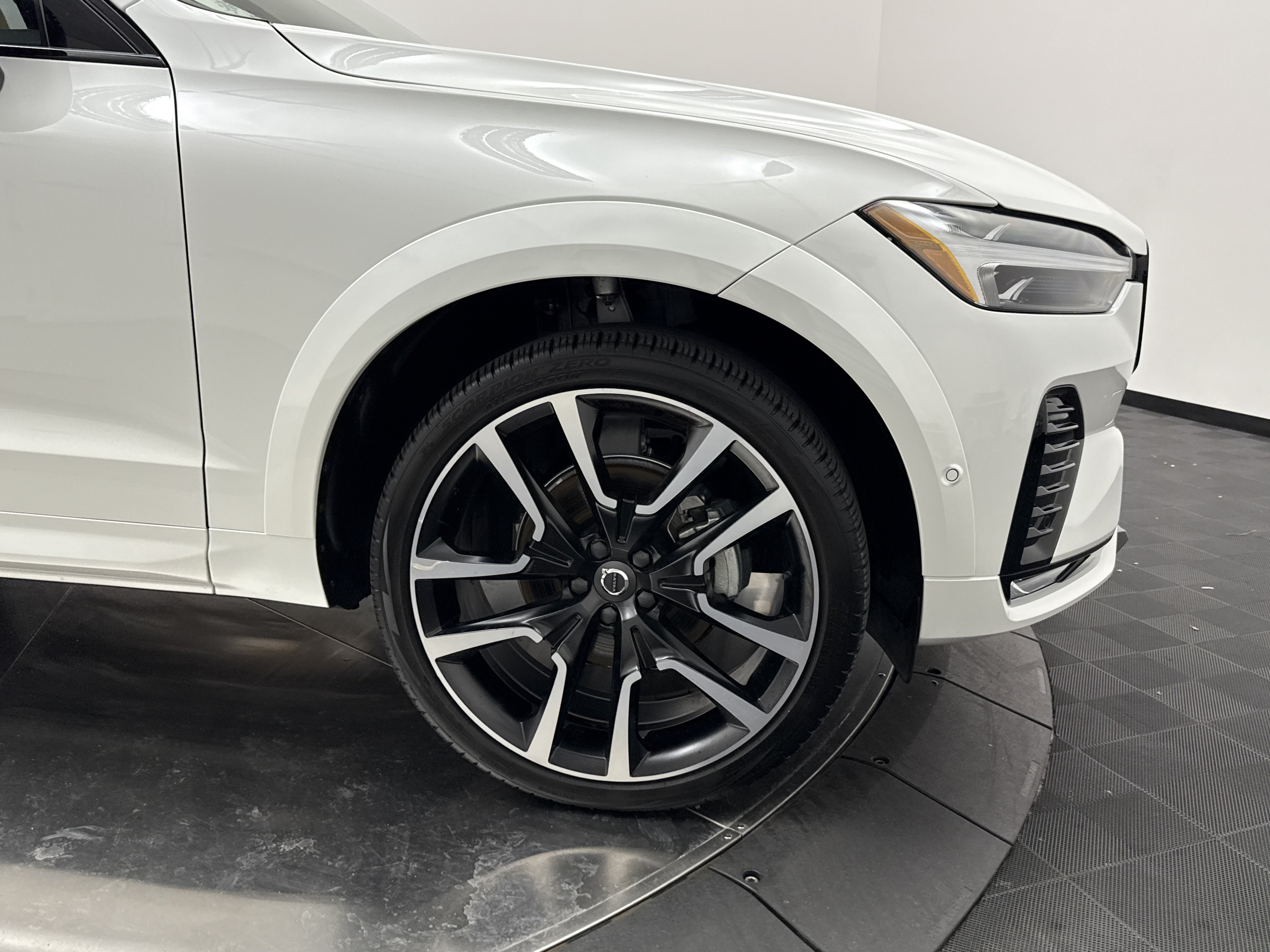 Certified 2025 Volvo XC60 B5 Ultra w/ Protection Package Premier AWD/4WD image 10