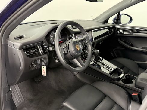 New 2025 Porsche Macan image 4