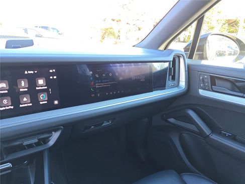 Used 2024 Porsche Cayenne image 25