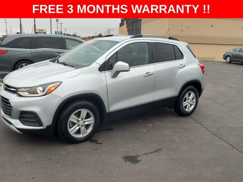 Used 2020 Chevrolet Trax LT w/ LT Convenience Package image 4