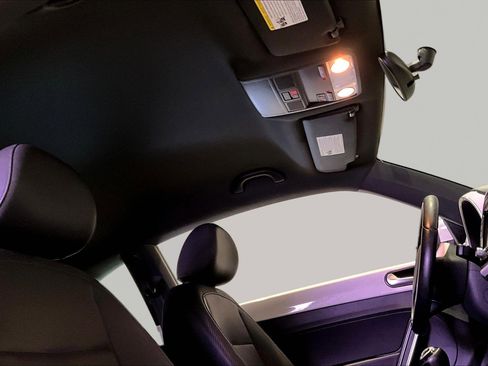 Used 2014 Volkswagen Beetle TDI image 24