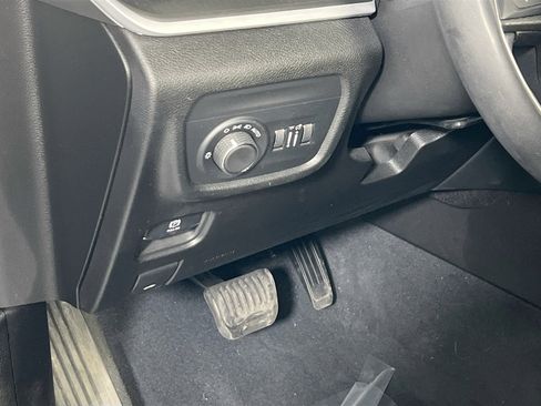 Used 2023 Jeep Grand Cherokee Altitude AWD/4WD image 10