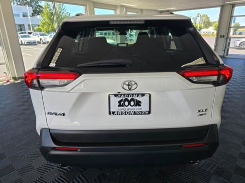 Used 2025 Toyota RAV4 XLE AWD/4WD image 4
