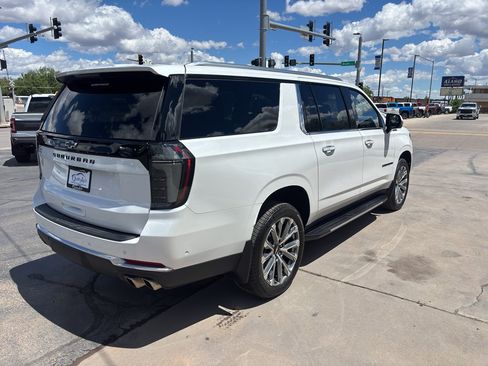 Used 2025 Chevrolet Suburban High Country w/ Sun And Tow Package AWD/4WD image 6