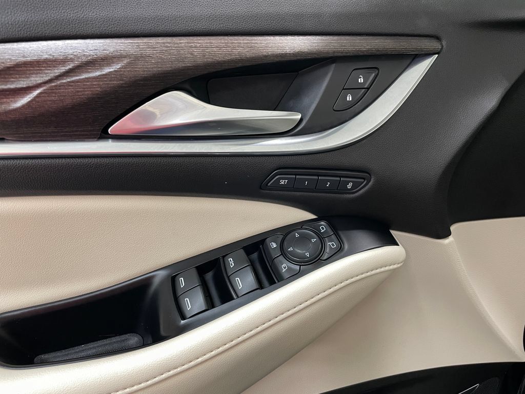 Certified 2022 Buick Enclave Avenir w/ Avenir Technology Package AWD/4WD image 10