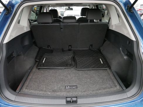 Certified 2020 Volkswagen Tiguan SE w/ Panoramic Sunroof Package image 18