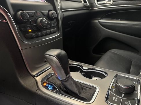Used 2018 Jeep Grand Cherokee Limited AWD/4WD image 20