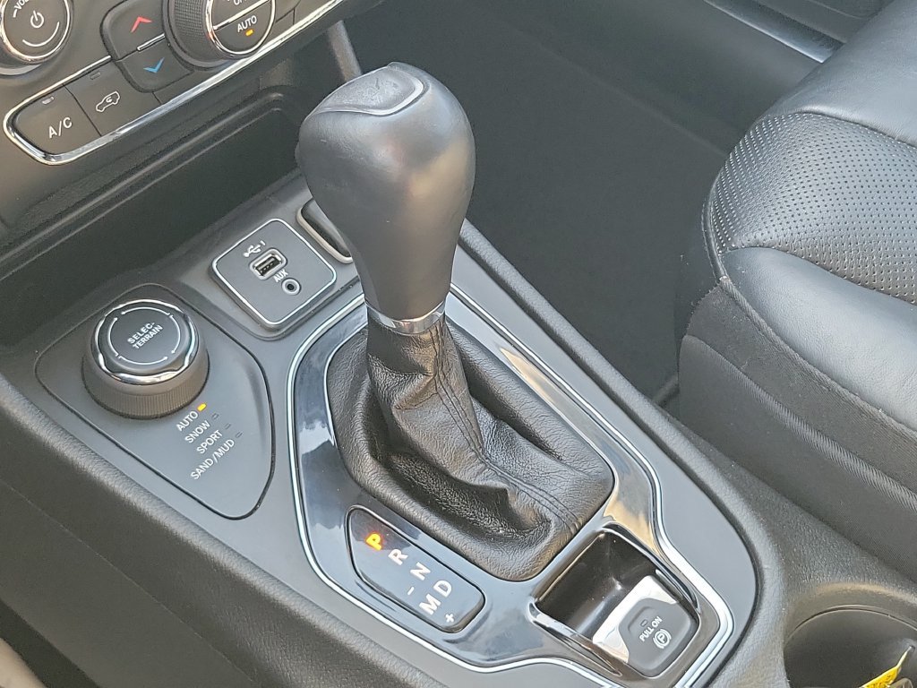 Used 2019 Jeep Cherokee Limited w/ Luxury Group AWD/4WD image 28