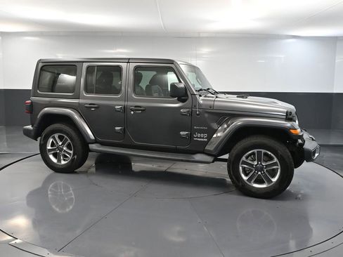 Used 2018 Jeep Wrangler Unlimited Sahara image 4