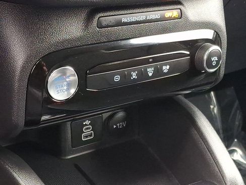 Used 2025 Ford Escape SE image 16