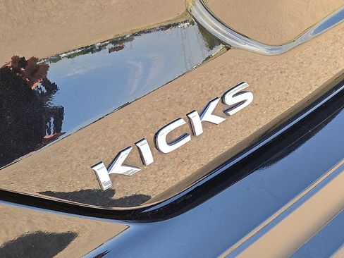Used 2024 Nissan Kicks SV FWD image 11