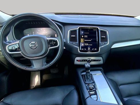 Used 2018 Volvo XC90 T5 Momentum w/ Convenience Package AWD/4WD image 16