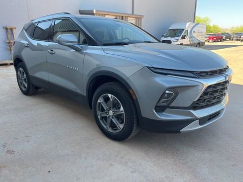 Used 2024 Chevrolet Blazer LT w/ Convenience Package FWD image 3