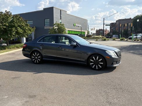 Used 2010 Mercedes-Benz E 350 4MATIC Sedan image 7