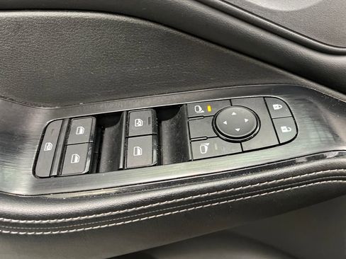 Used 2025 Nissan Rogue SV AWD/4WD image 12