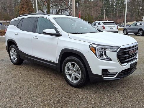 Certified 2023 GMC Terrain SLE w/ Driver Convenience Package image 3