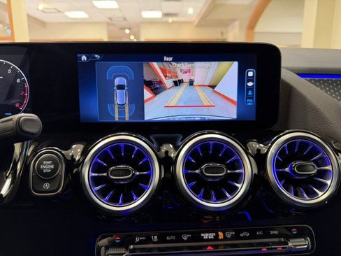 Used 2025 Mercedes-Benz GLA 250 image 14