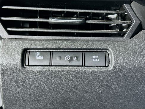 Used 2025 Nissan Altima 2.5 SV image 17