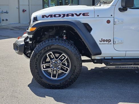 Used 2024 Jeep Gladiator Mojave w/ Safety Group AWD/4WD image 6