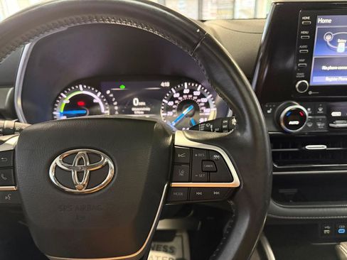 Used 2022 Toyota Highlander XLE AWD/4WD image 15