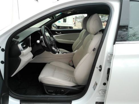 Used 2024 Genesis G70 2.5T image 14