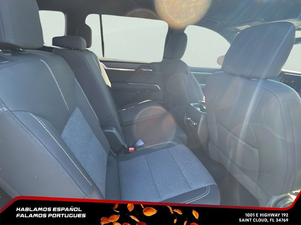 Used 2025 GMC Acadia Elevation FWD image 29