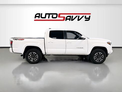 Used 2020 Toyota Tacoma TRD Sport w/ TRD Premium Sport Package AWD/4WD image 8
