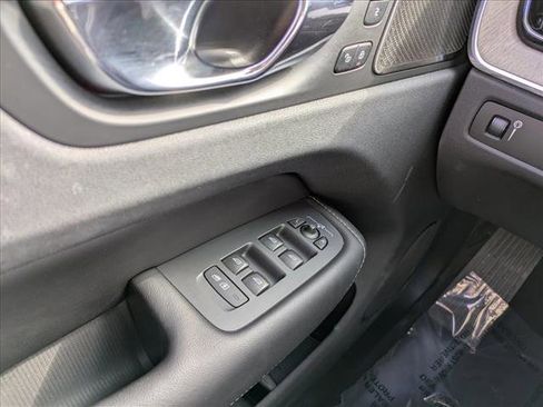 Used 2019 Volvo XC60 T5 Inscription image 18