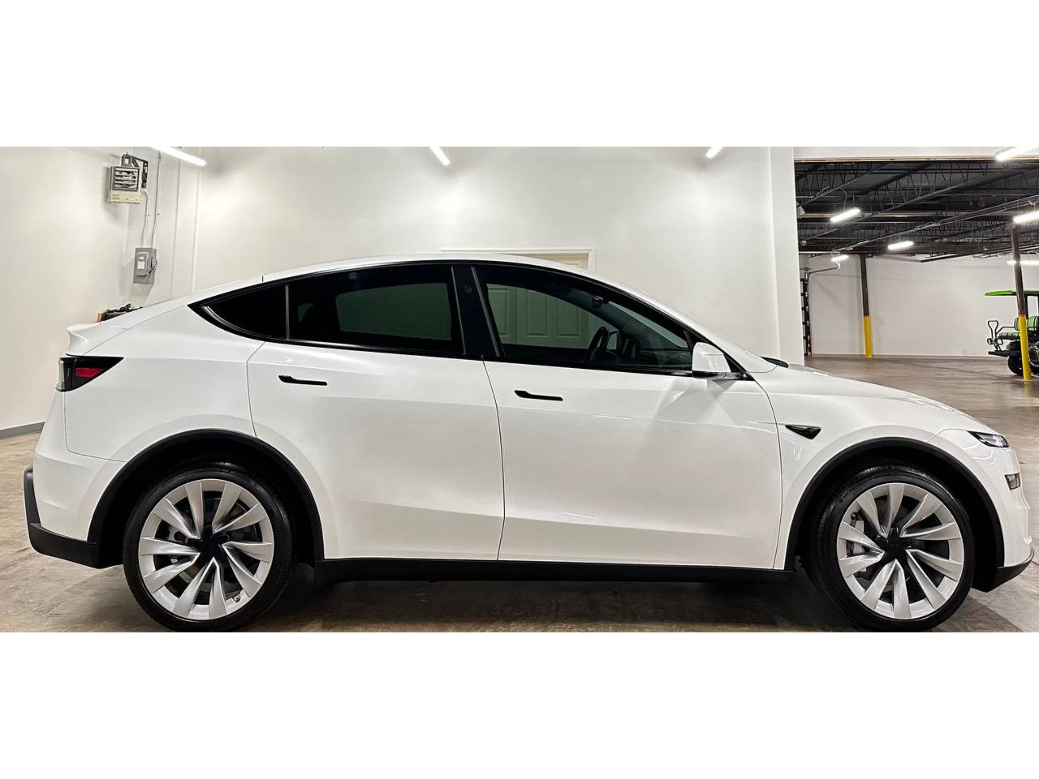 Used 2026 Tesla Model Y AWD image 9