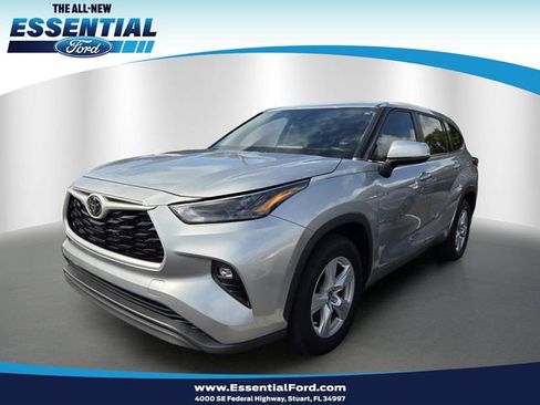 Used 2023 Toyota Highlander LE image 1