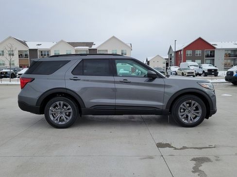 New 2026 Ford Explorer Active w/ Active Comfort Package image 2