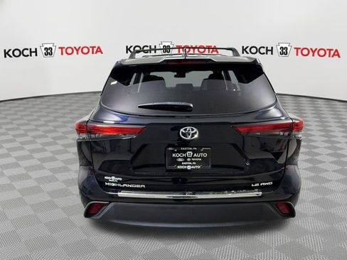Used 2023 Toyota Highlander LE AWD/4WD image 7
