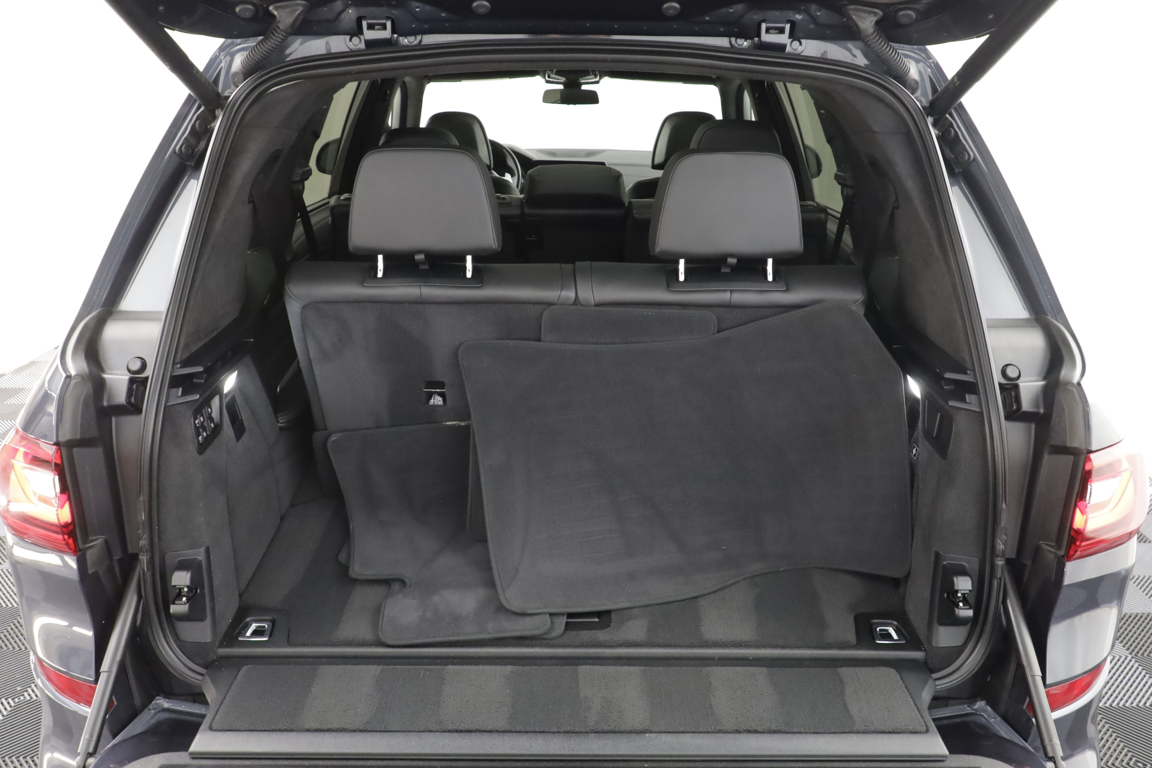 Used 2022 BMW X7 xDrive40i w/ M Sport Package AWD/4WD image 22