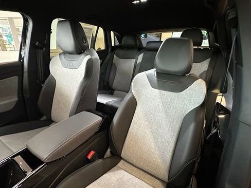 New 2025 Volkswagen ID.4 Pro AWD/4WD image 19