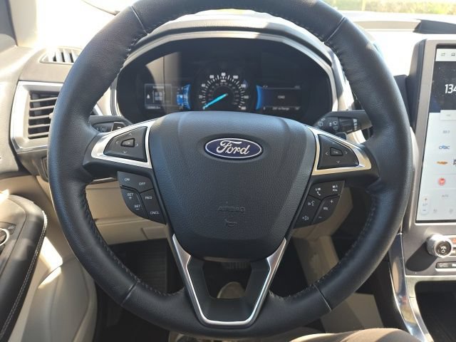 Used 2023 Ford Edge Titanium w/ Class II Trailer Tow Package AWD/4WD image 24