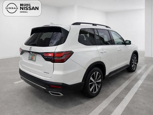 Used 2025 Honda Pilot Touring image 6