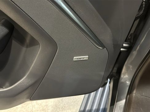 Used 2021 GMC Yukon Denali w/ Denali Premium Package image 24