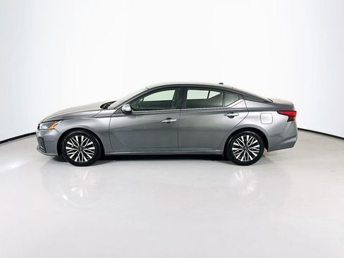 Used 2024 Nissan Altima 2.5 SV image 6