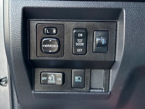 Used 2019 Toyota Tundra SR5 w/ TRD Off Road Package AWD/4WD image 33