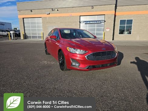 Used 2020 Ford Fusion SE w/ Equipment Group 151A FWD image 3