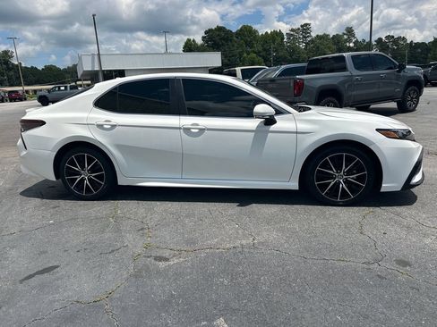 Used 2024 Toyota Camry SE FWD image 5