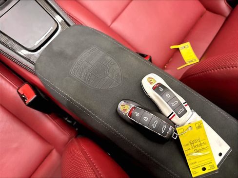 Used 2024 Porsche 718 Boxster RWD image 14