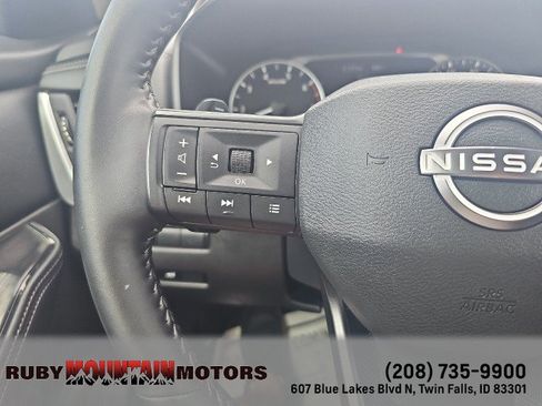 Used 2025 Nissan Rogue SV AWD/4WD image 17