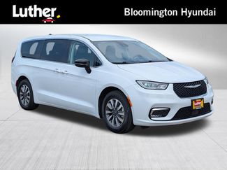 Used 2024 Chrysler Pacifica Limited FWD video 1