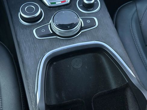 Used 2022 Alfa Romeo Stelvio Sprint image 37