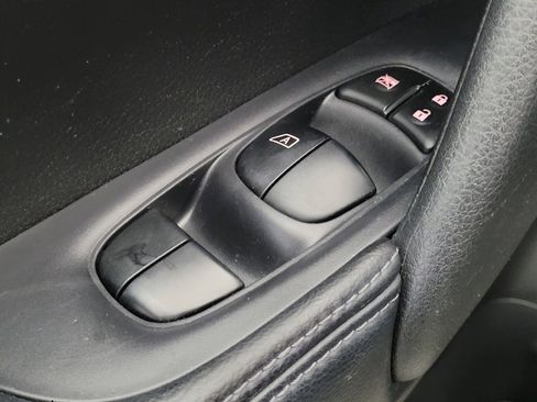 Used 2014 Nissan Rogue SL image 27