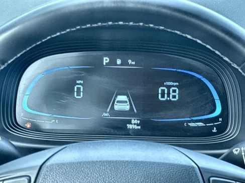 Used 2025 Hyundai Venue SEL FWD image 16