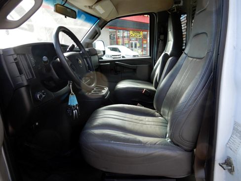 Used 2022 Chevrolet Express 2500 w/ Driver Convenience Package image 10