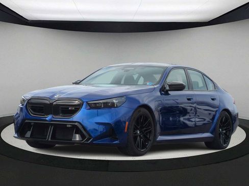 Used 2025 BMW M5 w/ Carbon Package image 4