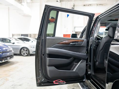 Used 2020 Cadillac Escalade ESV Premium Luxury w/ Escalade Sport Edition image 43